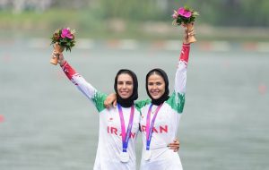 عکس| کسب اولین مدال کاروان ایران توسط دو زن