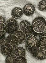 کشف ۱۲ سکه تاریخی در یک منزل شخصی در پردیسان قم