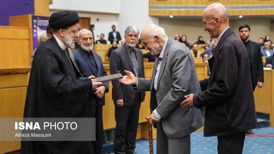 جنجال بر سر نامه توکلی ادامه دارد/ تهدید چهره‌ی رسانه‌ای تقدیر شده به شکایت