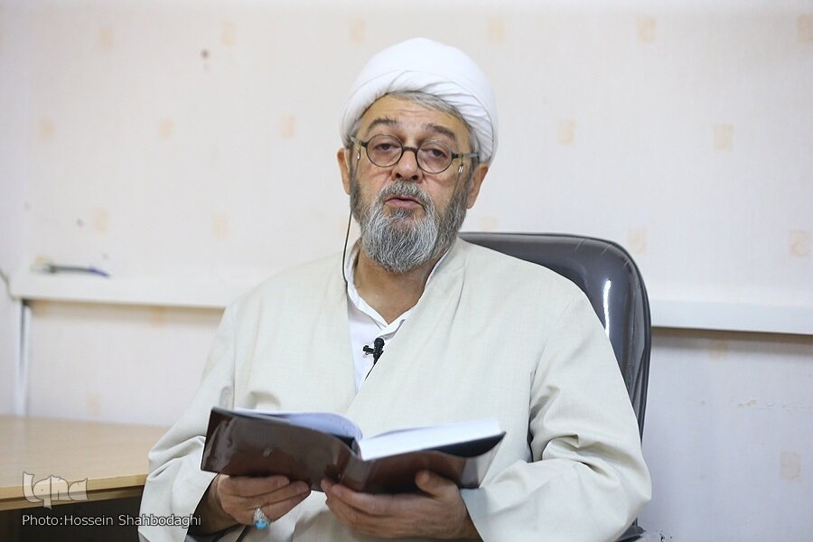 علامه حسن زاده ریاضیات، شفا و اسفار را تفسیر انفسی قرآن می دانستند