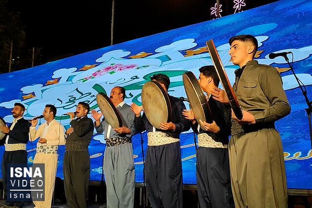 ویدیو / جشن میلاد پیامبر (ص) همزمان با آغاز هفته وحدت ویدیو / جشن میلاد پیامبر (ص) همزمان با آغاز هفته وحدت