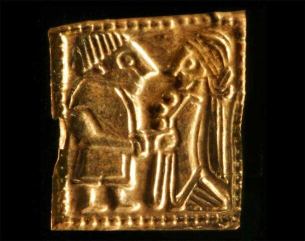 کشف ورقه‌های مرموز طلا + عکس