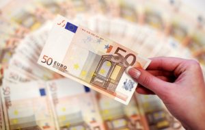 Euro in selloff mode as experts warn road to parity against dollar coming soon By Investing.com