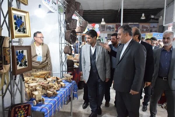 نمایش صنایع دستی و سوغات استان های غرب کشور در سنندج