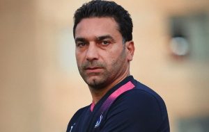 مربی استقلال: اشتباه به سود پرسپولیس ساده است!