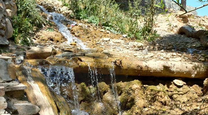 آبشار قطره باران در اراک