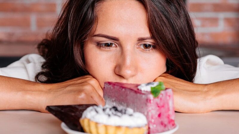 ۷ ماده غذایی که عضلات شما را نابود می‌کنند