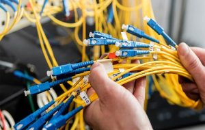 آغاز طرح فیبر نوری منازل و کسب‌کارها در شیراز-راهبرد معاصر