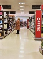 کاهش میزان خرده فروشی در انگلیس با بالا رفتن هزینه های زندگی-راهبرد معاصر