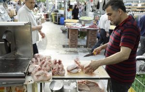 آخرین قیمت گوشت مرغ در بازار /مدیرعامل اتحادیه مرغداران: کمبودی در بازار نداریم