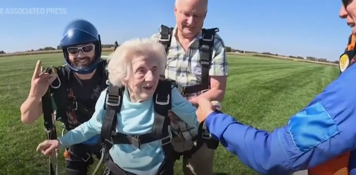 ثبت رکورد گینس توسط زن 104 ساله چترباز