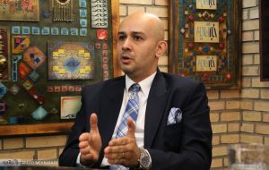 اقتصاد ایران «تخیلی» اداره می‌شود؟ / مولوی: کُری نخوانیم؛ در داشتن تورم دورقمی هم اول هستیم