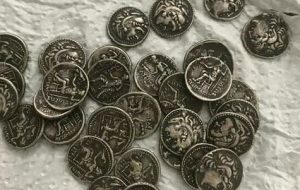 دستگیری ۳ متهم با ۶۴۰ قطعه سکه عتیقه در قم