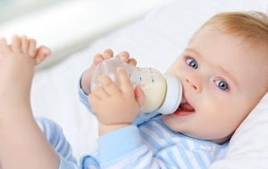 چرا برخی نوزادان دچار پوسیدگی دندان می‌شوند؟
