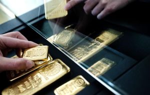 Gold Price Hangs Tough as Treasury Yields Surge and US Dollar Firms. Higher XAU/USD?