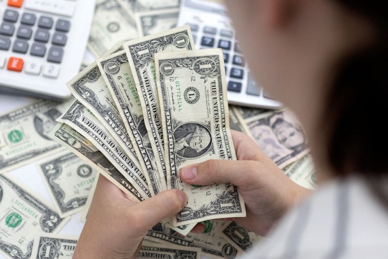 Greenback keeps on climbing, dollar index at 10-month high
