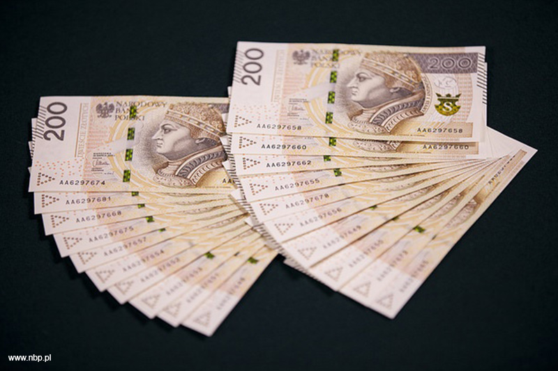 Poland's zloty strengthens amid political shift