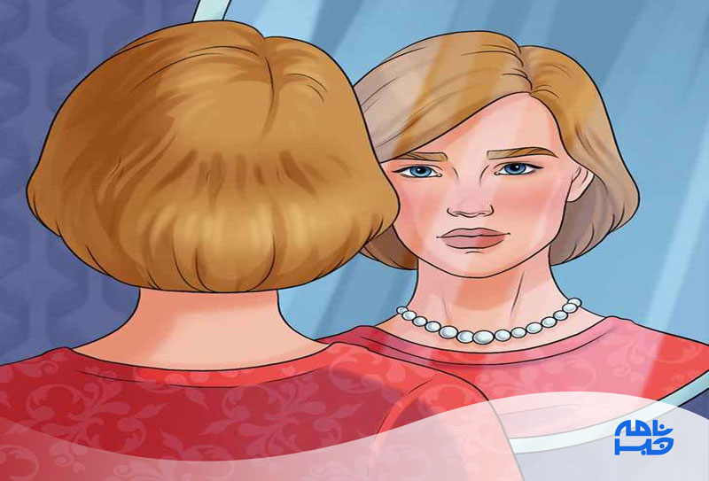 تصویر زن در مقابل آینه