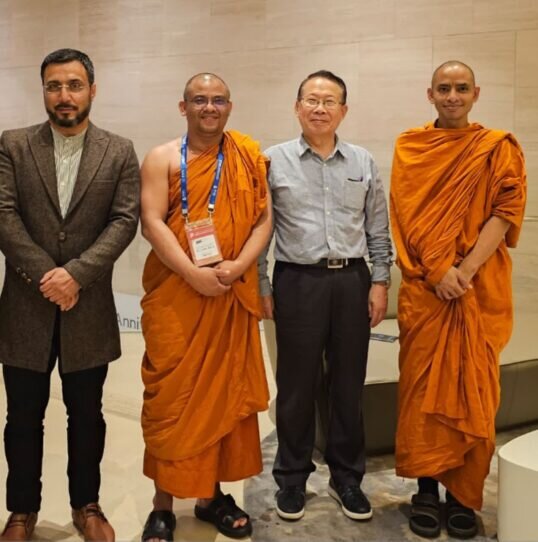 حوزه های علمیه غایب بزرگ رویدادهای علمی و دینی جهان / نیاز به NGO های بین المللی داریم