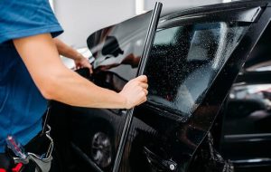 دودی کردن شیشه ماشین / درصد مجاز شیشه دودی سال ۱۴۰۲ چقدر است؟ دودی کردن شیشه ماشین / درصد مجاز شیشه دودی سال ۱۴۰۲ چقدر است؟