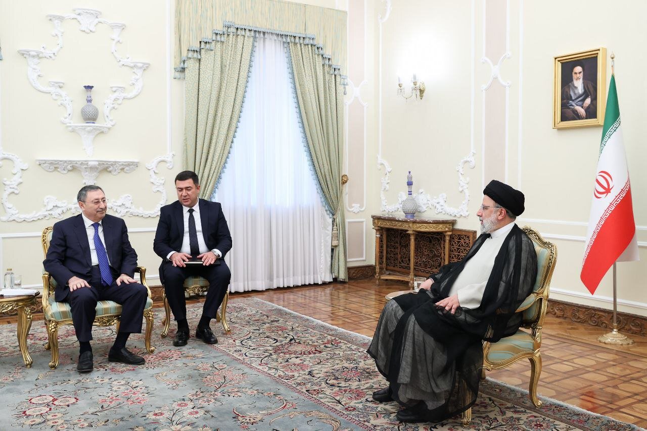 دیدار ابراهیم رئیسی با نمایندگانی از آذربایجان و ارمنستان/ ایران میانجی می‌شود؟ +عکس