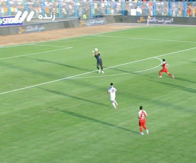 عکس‌| خشم پرسپولیسی‌ها از صحنه مشکوک در انزلی