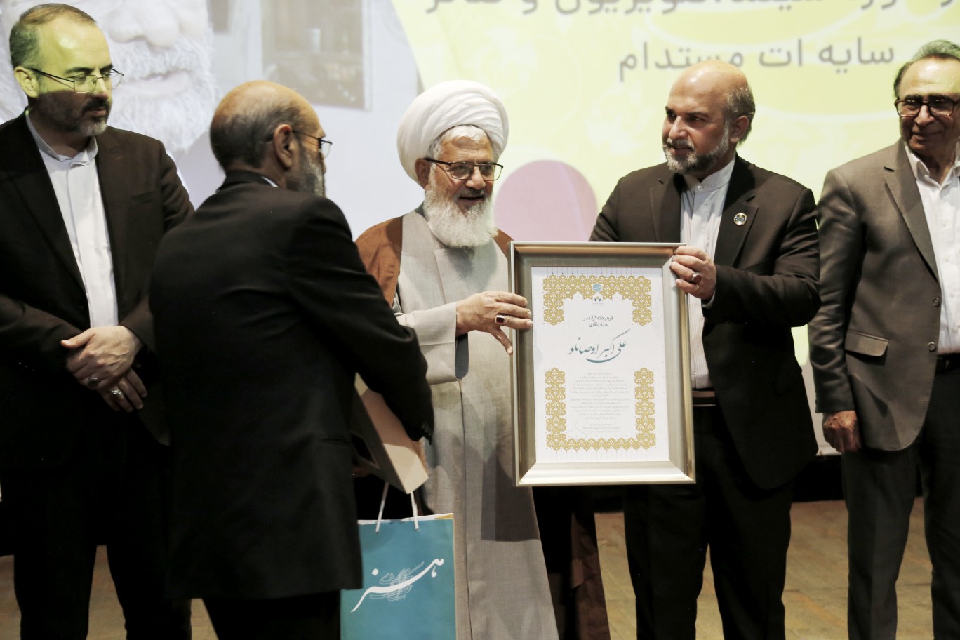 مدیر عامل صندوق اعتباری هنر خبر داد: ۳۰ خدمت صندوق هنر به هنرمندان ارائه می دهد/ تجلیل از نامداران و مفاخر استان زنجان