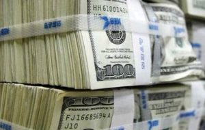 بازار دلار در انتظار روز موعود حزب‌الله / فنر قیمت طلا و سکه در رفت 