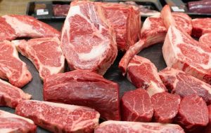 گوشت شتر گران شد ؛‌ هر کیلو چند؟/ برخی قصابی‌ها گوشت گوساله را به جای گوشت شتر می‌فروشند!