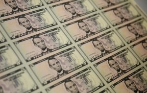 US dollar faces pressure amid rising yields and commodity currencies strength By Investing.com
