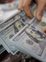 Dollar edges lower, but set for weekly gain after Powell’s speech By Investing.com
