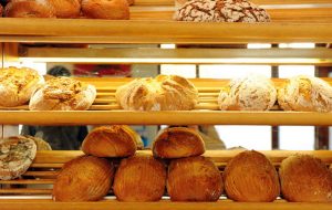 مجوز صادرات نان ابلاغ شده است/ کاهش ۲۰ درصدی تقاضای نان فانتزی