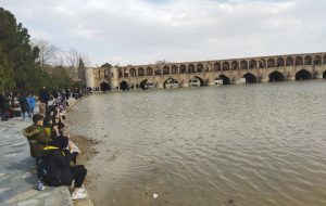 چشم اصفهان به زاینده رود روشن شد| امید کشاورزان به کشت پاییزه مناسب