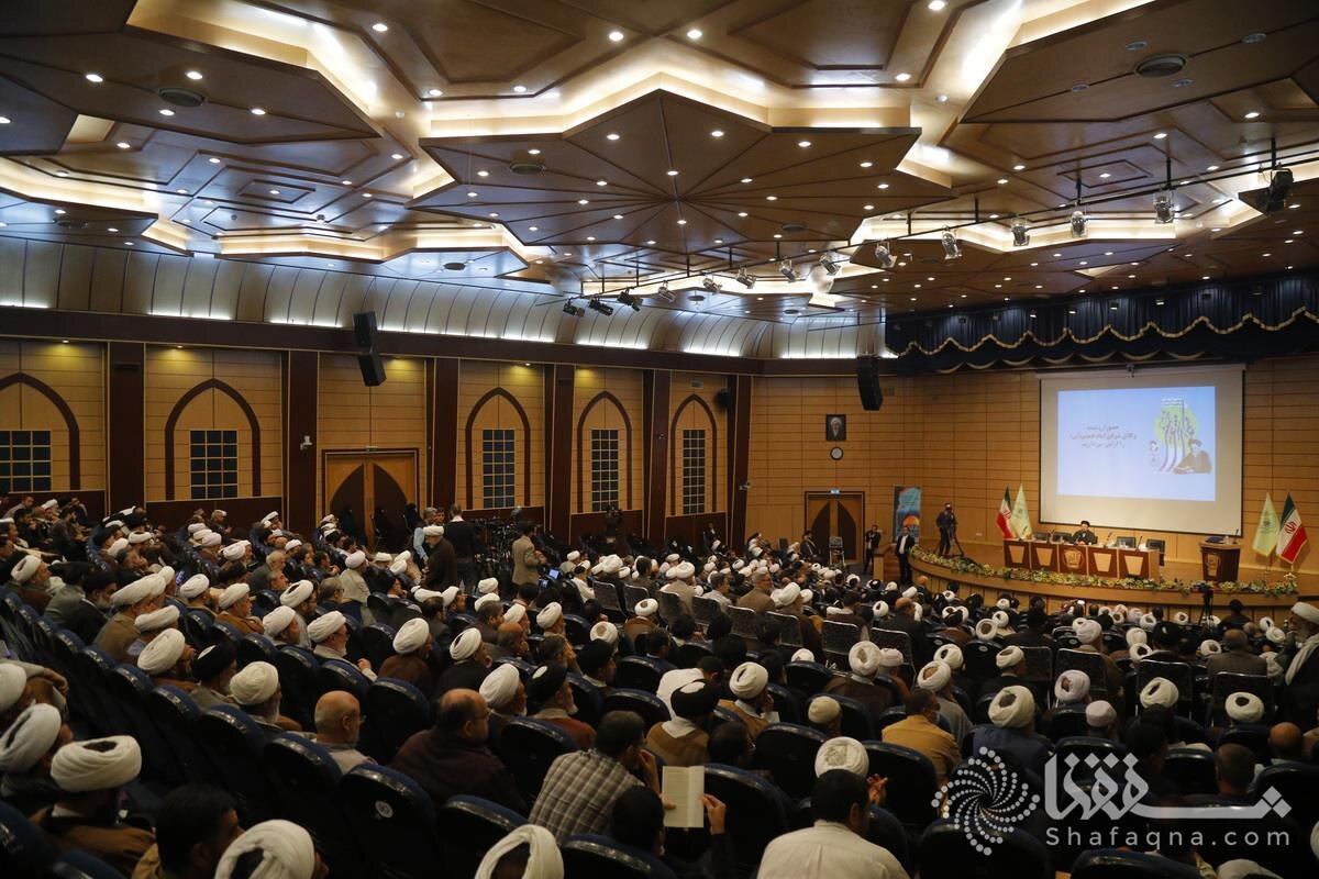 امام خمینی تنها برای دو نفر از لقب «حجت‌الاسلام والمسلمین» استفاده کرد / کمال احتیاط امام در اعطاء اجازه اخذ وجوه از مردم