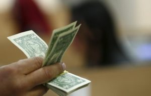US dollar forecast to weaken in 2024 with anticipated Fed rate cuts By Investing.com