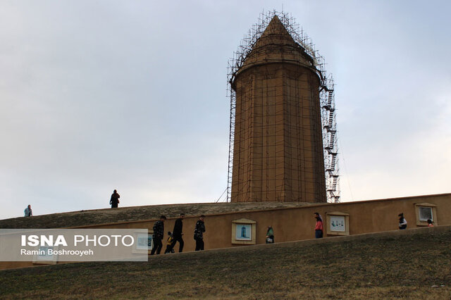 آسیب جدی به برج قابوس/ ساخت و سازی که بنیان برج را لرزاند