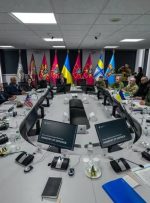دلایل سفر وزیردفاع آمریکا به اوکراین/ آستین به زلنسکی تضمین می‌دهد