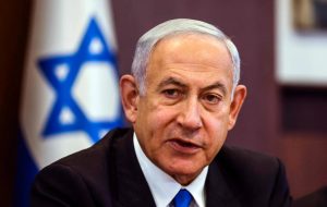 نتانیاهو با خانواده‌های اسیران صهیونیست دیدار کرد