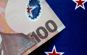 NZD/USD peaks as Kiwi retail sales defy expectations By Investing.com