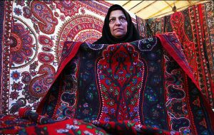 هنرمندان صنایع‌ دستی استان کرمان بیمه تکمیلی می‌شوند
