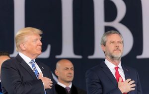 جایگاه ترامپ در بین مذهبیان آمریکا/ دونالد محبوب اوانجلیست‌ها شد!