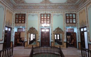 توضیحاتی درباره فرو ریختن بخشی از تزئینات سقف عمارت باغ زرشک اصفهان