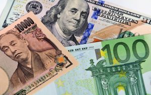EUR/USD Defies Support After Pullback, USD/JPY Stands Tall