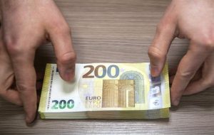 EUR/USD Holds Up But Pares US Inflation-Inspired Gains