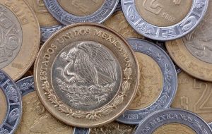 Mexican Peso wraps up week with gains against USD despite overall weekly loss