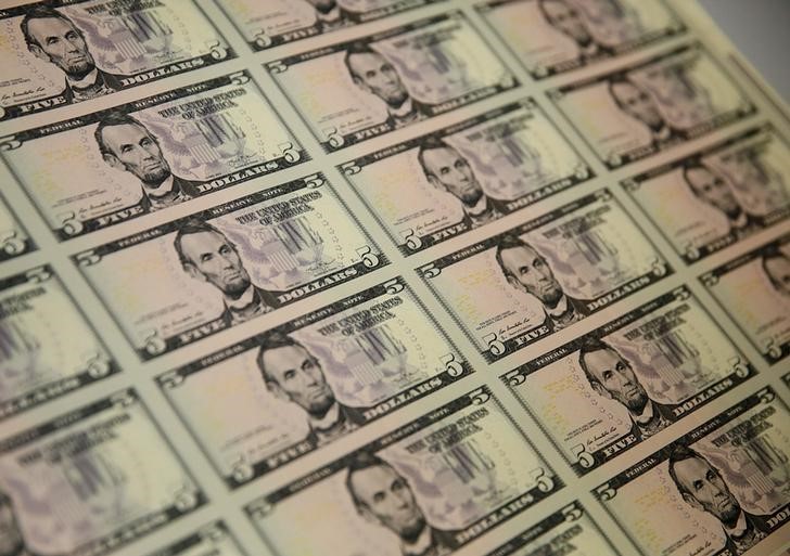 US dollar faces pressure amid rising yields and commodity currencies strength
