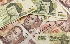 USD/MXN hovers around 17.5000, focus on Banxico policy decision