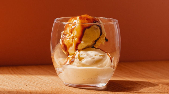 طرز تهیه آفوگاتو؛ قهوه روی بستی در لیوان