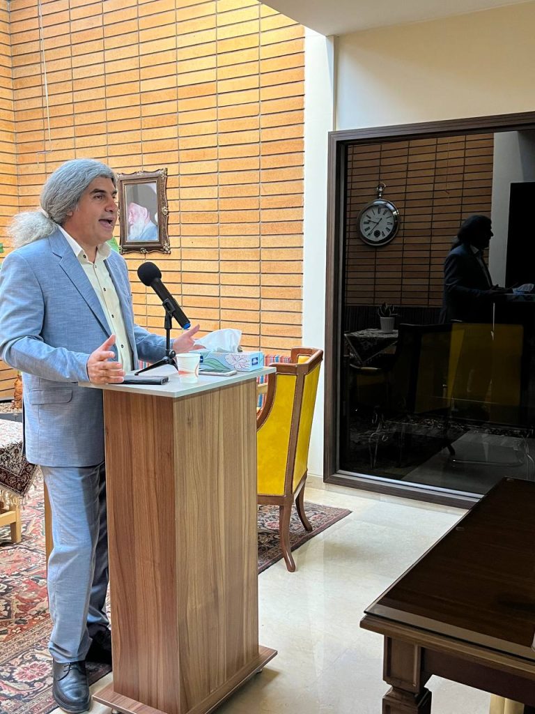 تحلیل 3 نظریه در باره چیستی حقیقت / تفاوت خردمندان قصه پرداز  با قصه گریز  چیست؟