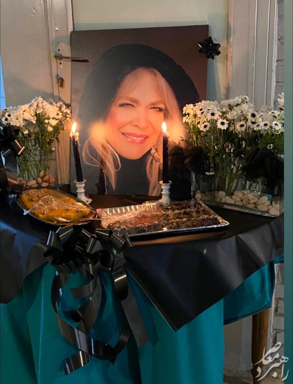 تصویری غم‌انگیز از ختم بیتا فرهی در منزلش + عکس